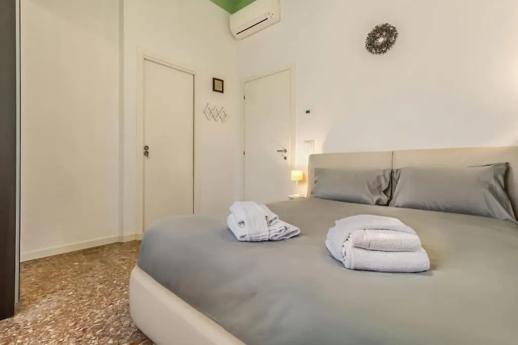Liberty House@Trainstation Apartment Treviso Italy